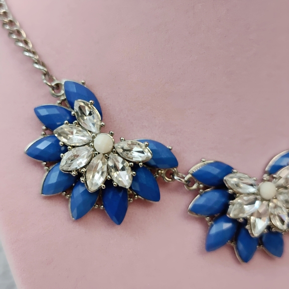 Retro Revival Floral Cobalt Blue Rhinestone Statement Necklace - Picture 3 of 8